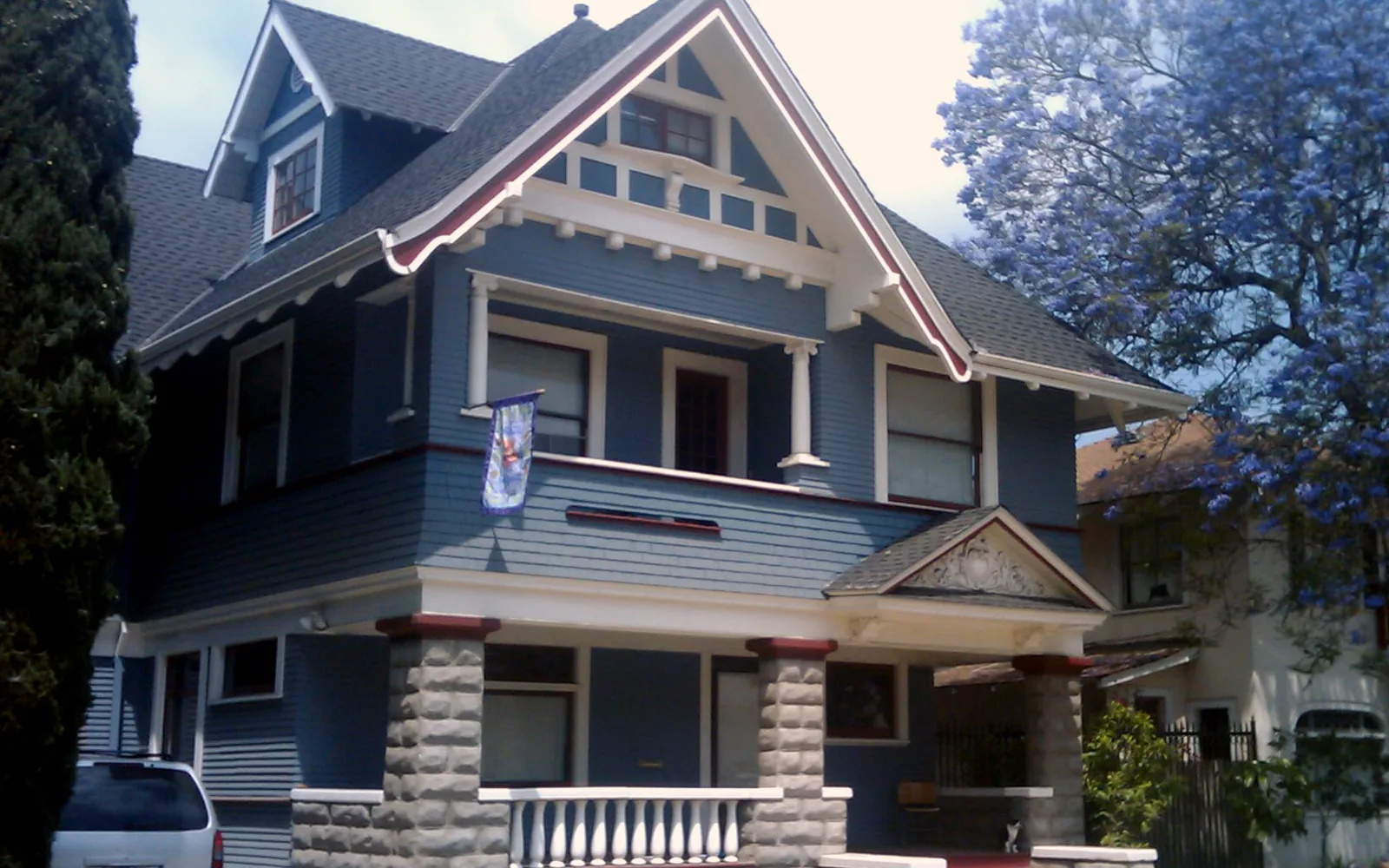 Single-family residential home in a Southern California neighborhood